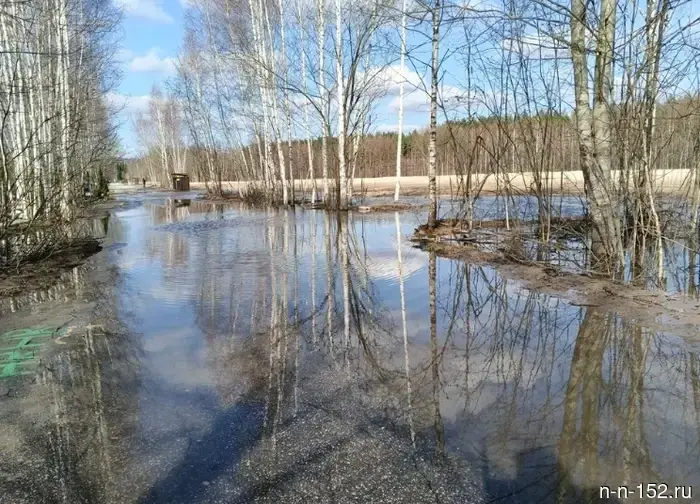 The Novo-Striginskoye cemetery was flooded in Nizhny Novgorod.