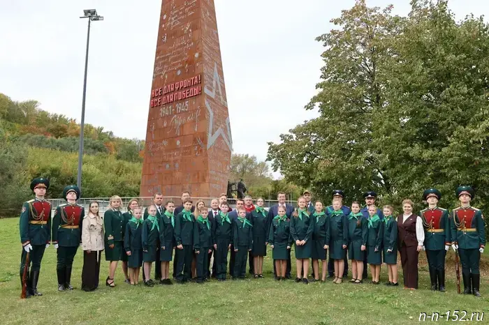 Nikitin and Sovetnikov planted an avenue of trees in Victory Park together with schoolchildren.