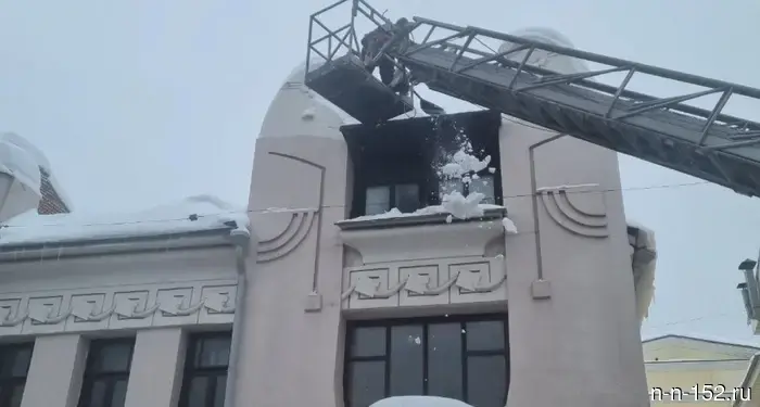 65 бригад альпинистов сформировали ДУКи для очищения крыш от наледи.