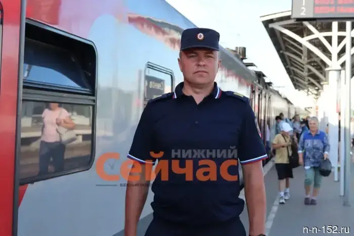 A transport police officer saved children drowning in the Kerzhenets.