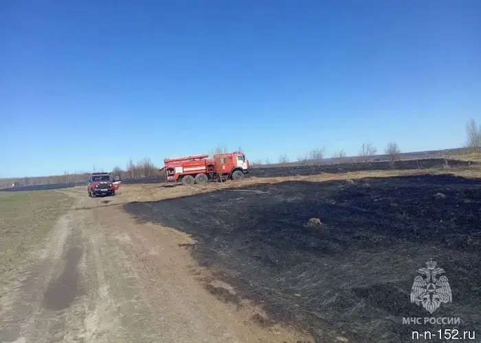 The first fire of dry grass was extinguished in the Kstovo district.