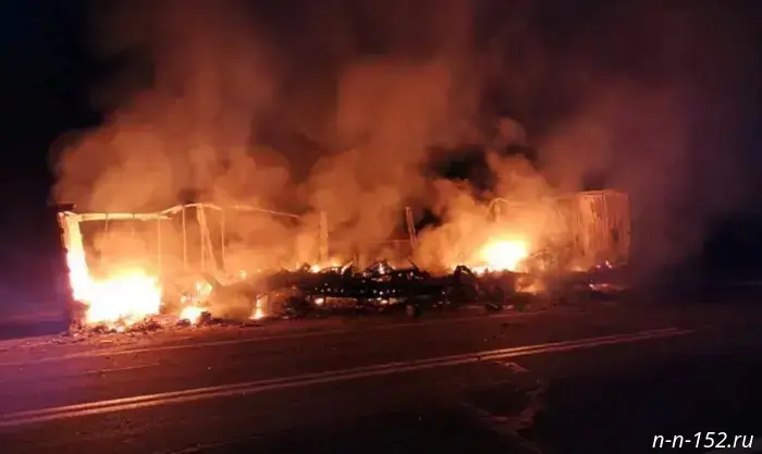 A truck trailer caught fire on the M-7 highway in Nizhny Novgorod Oblast.
