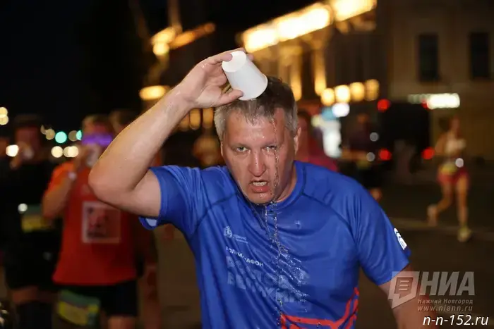 Night Run in the Capital of Sunsets: Photo Report