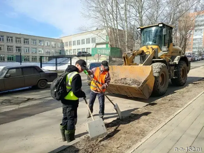 В некоторых районах города ранее времени начали весеннюю уборку.