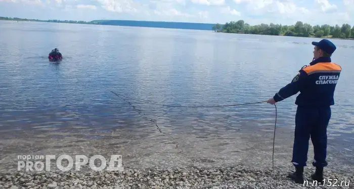 В Воротынском районе из реки достали человека.