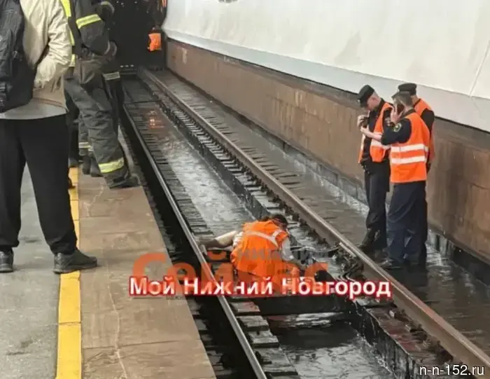 Нижегородка свалилась на рельсы метро.